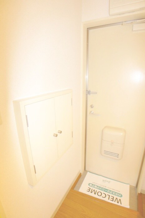 物件内観写真16　(玄関)