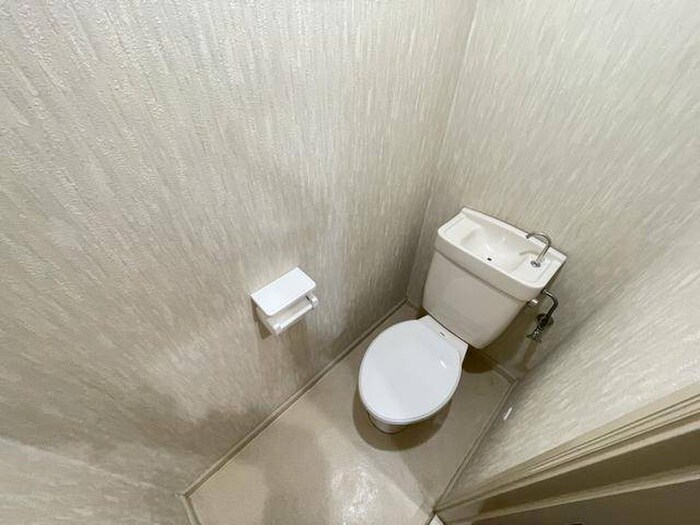 物件内観写真8　(トイレ)