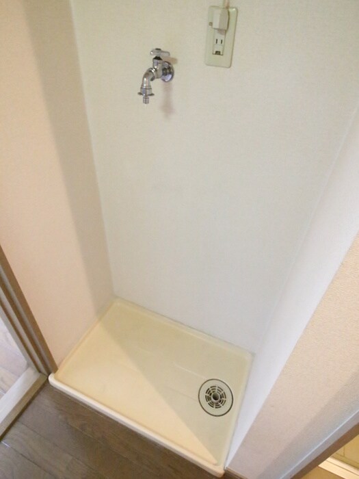 物件内観写真16　(洗濯機置場)