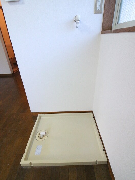 物件内観写真16　(洗濯機置場)