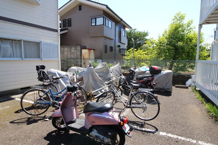 物件外観写真5　(駐輪場)