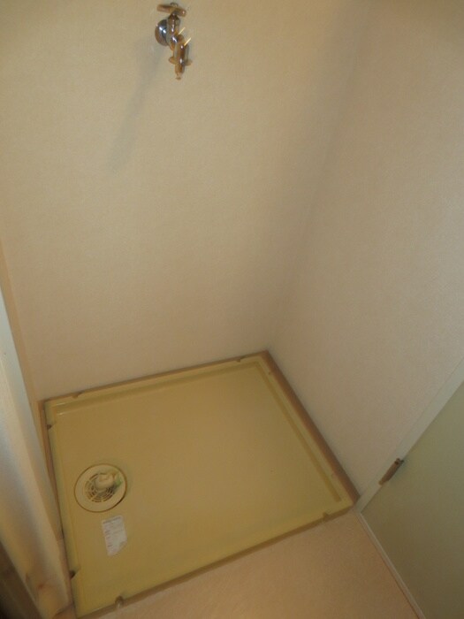 物件内観写真15　(洗濯機置場)