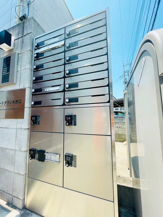 物件外観写真4　(エントランス部分)