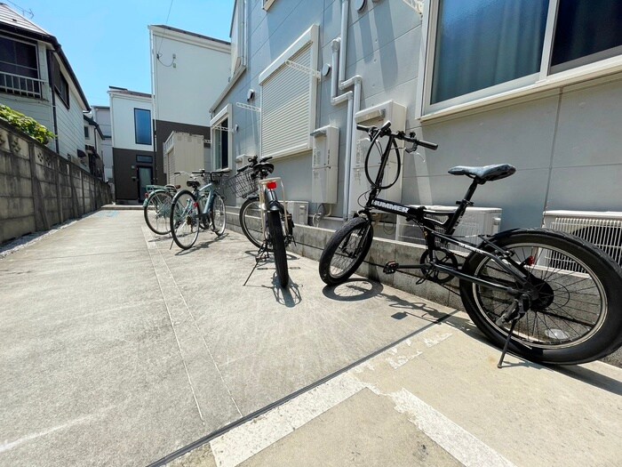 物件外観写真5　(駐輪場)
