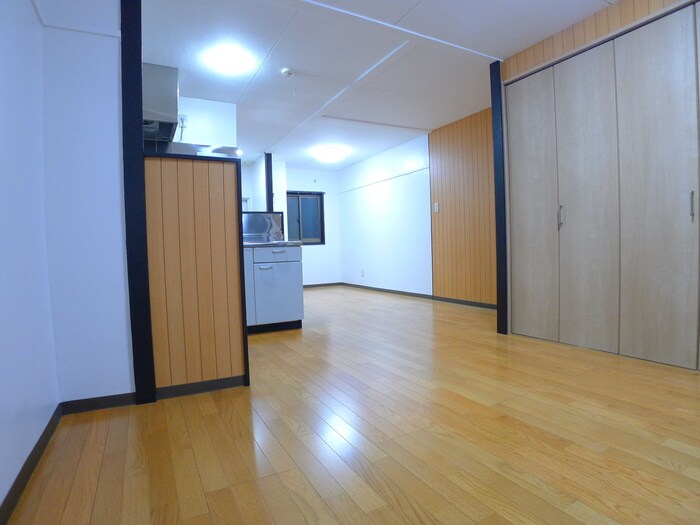 物件内観写真8　(居室)