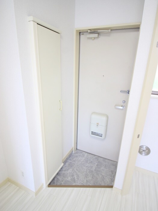 物件内観写真4　(玄関)