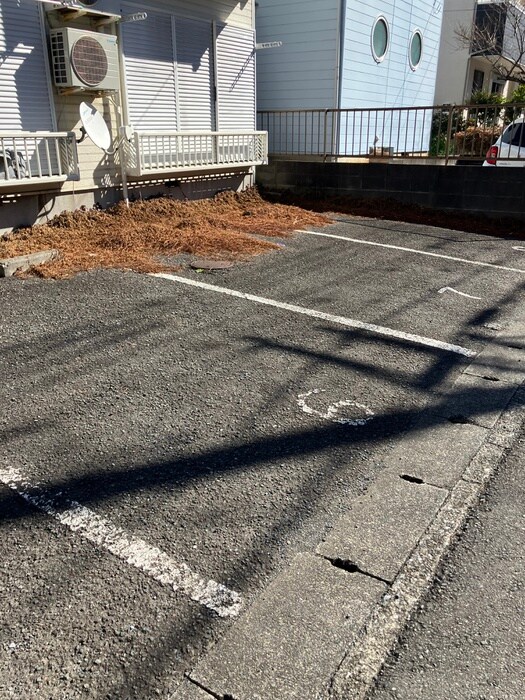 物件外観写真5　(駐車場)
