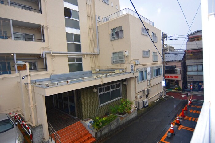 物件内観写真16　(室内からの展望)