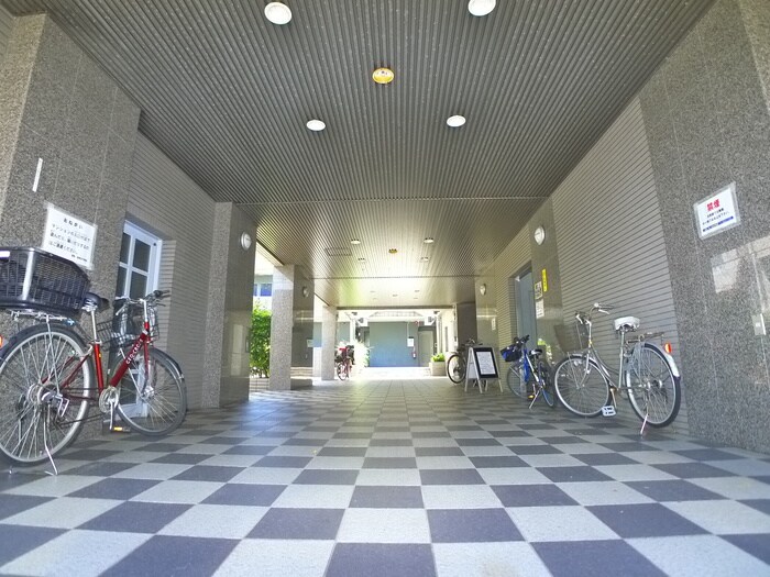 物件外観写真3　(エントランス部分)