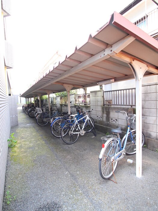 物件外観写真4　(駐輪場)