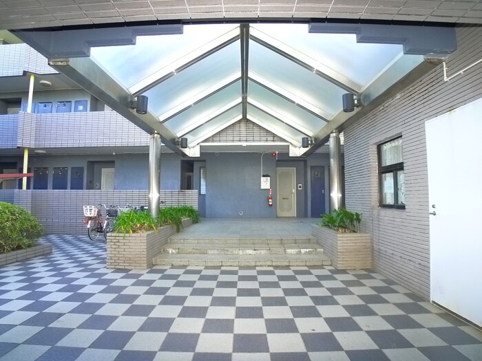 物件外観写真6　(エントランス部分)