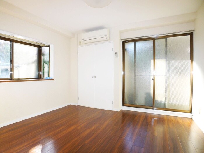 物件内観写真5　(室内からの展望)