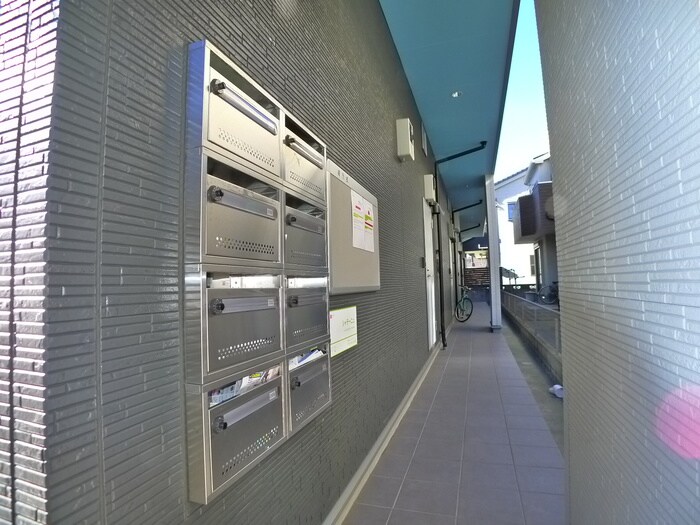 物件外観写真2　(エントランス部分)