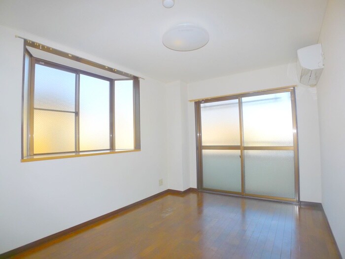 物件内観写真8　(室内からの展望)