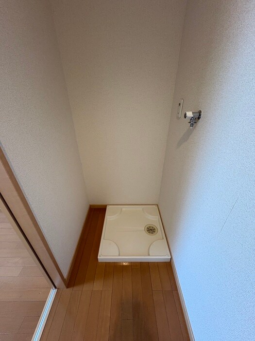 物件内観写真11　(洗濯機置場)