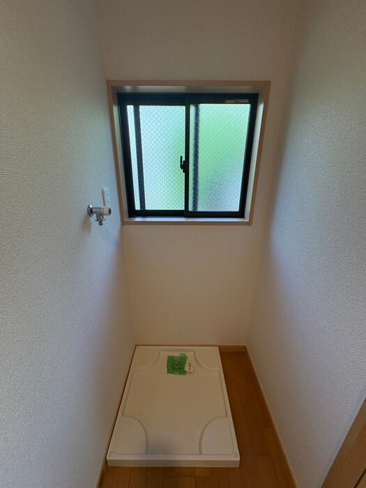 物件内観写真11　(洗濯機置場)