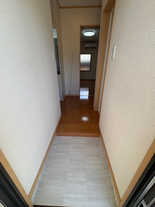 物件内観写真13　(玄関)