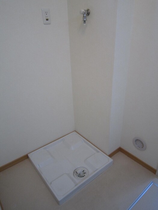 物件内観写真11　(洗濯機置場)