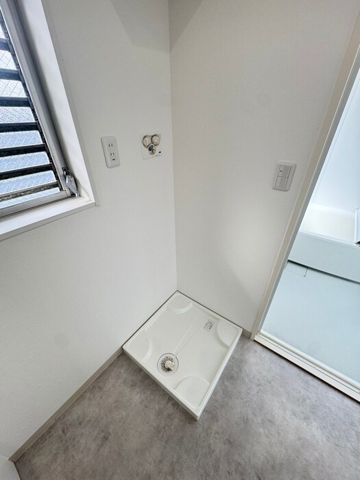 物件内観写真17　(洗濯機置場)