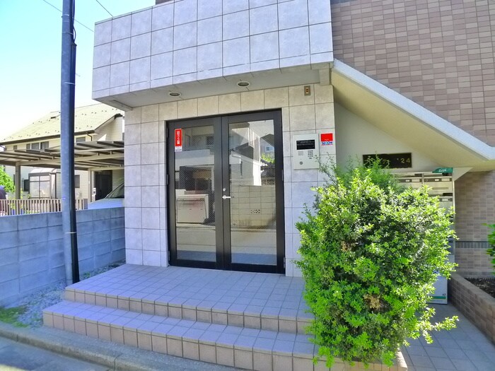 物件外観写真2　(エントランス部分)