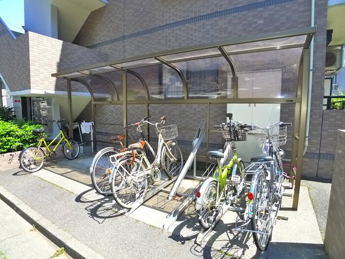 物件外観写真3　(駐輪場)
