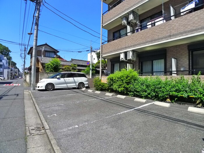 物件外観写真4　(駐車場)