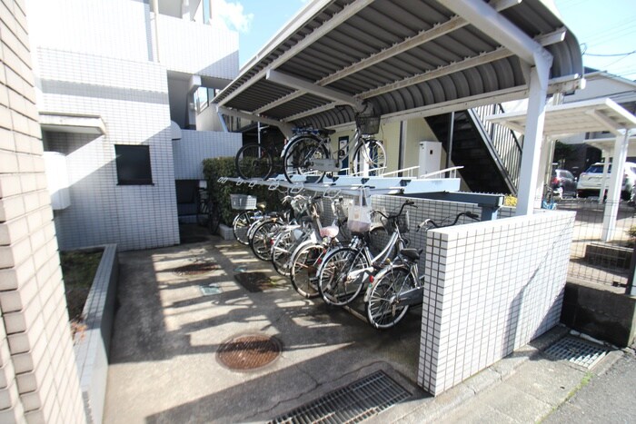 物件外観写真2　(駐輪場)