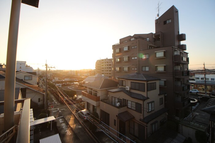 物件内観写真16　(室内からの展望)