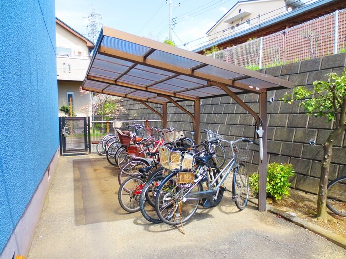 物件外観写真3　(駐輪場)
