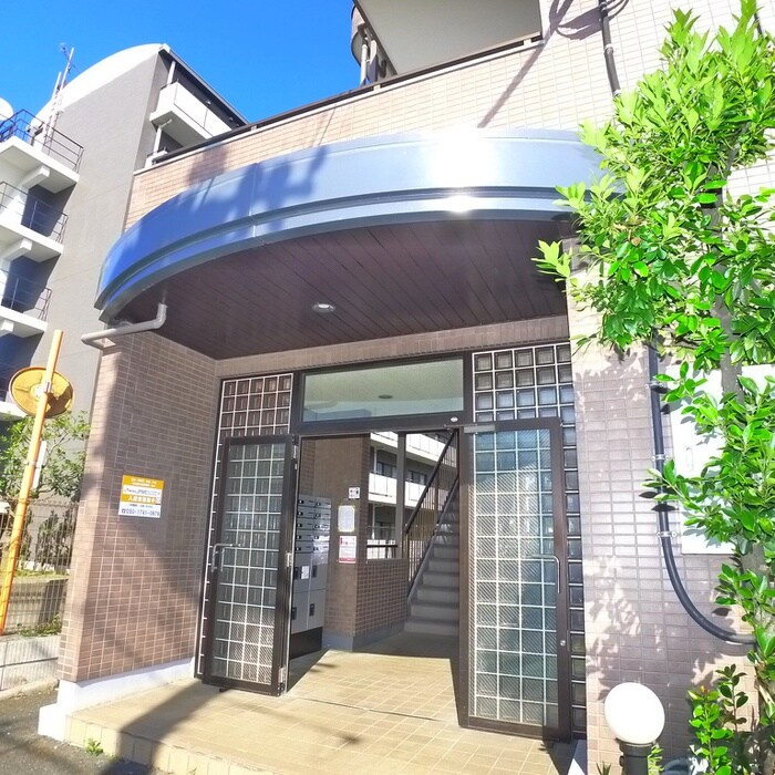 物件外観写真2　(エントランス部分)