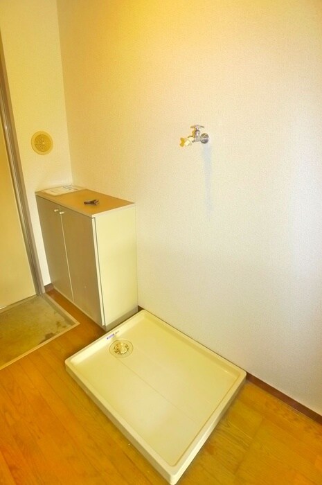 物件内観写真13　(洗濯機置場)