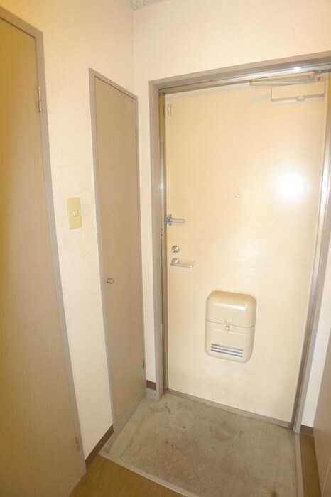 物件内観写真16　(玄関)