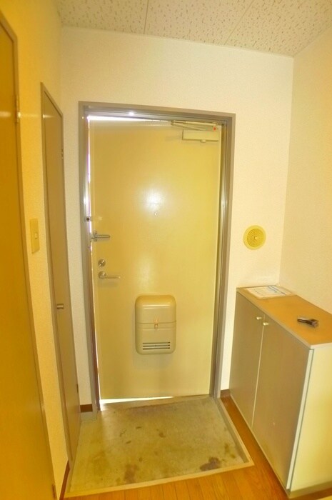 物件内観写真16　(玄関)