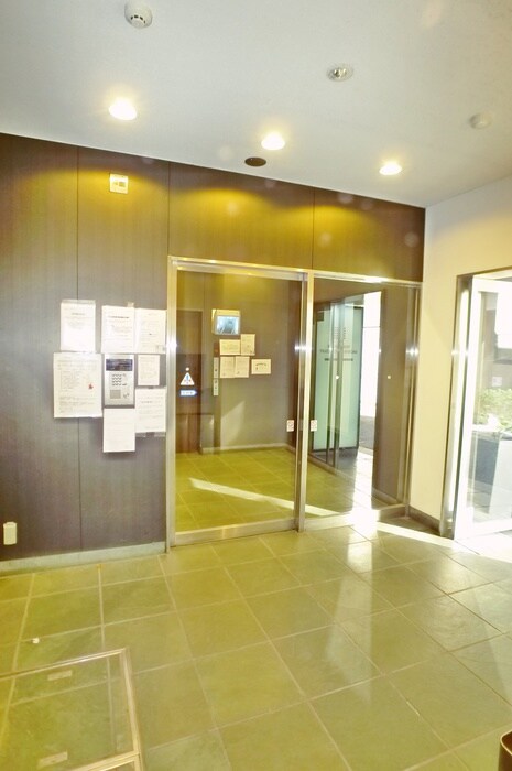 物件外観写真4　(エントランス部分)