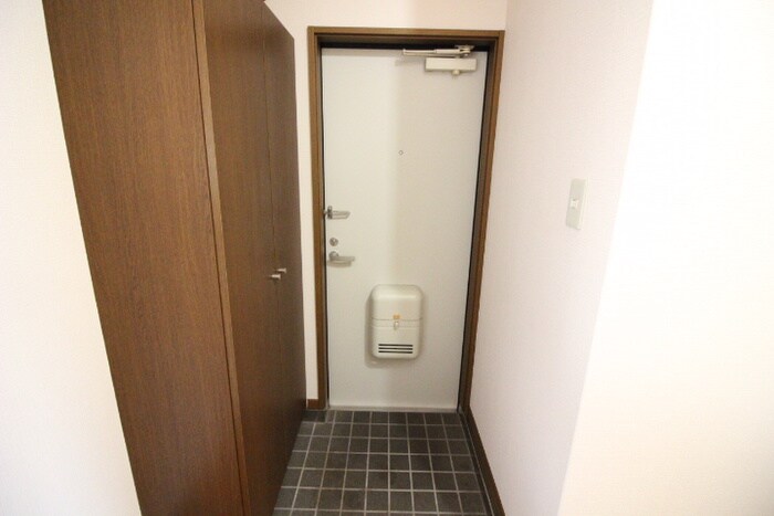 物件内観写真18　(玄関)