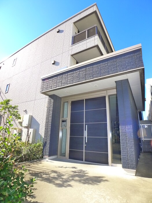 物件外観写真4　(エントランス部分)