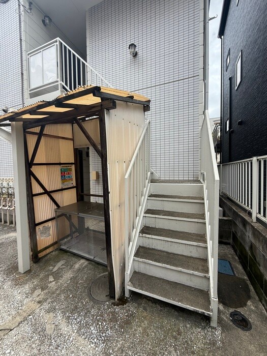 物件外観写真3　(エントランス部分)