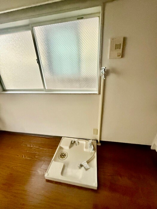 物件内観写真14　(洗濯機置場)