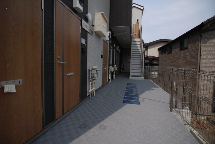 物件外観写真3　(エントランス部分)