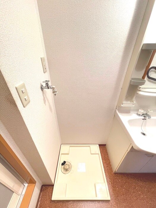 物件内観写真12　(洗濯機置場)