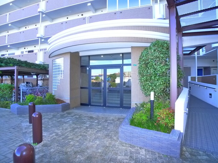 物件外観写真5　(エントランス部分)