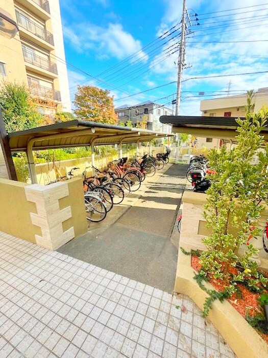 物件外観写真3　(駐輪場)
