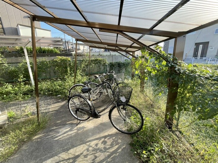 物件外観写真6　(駐輪場)