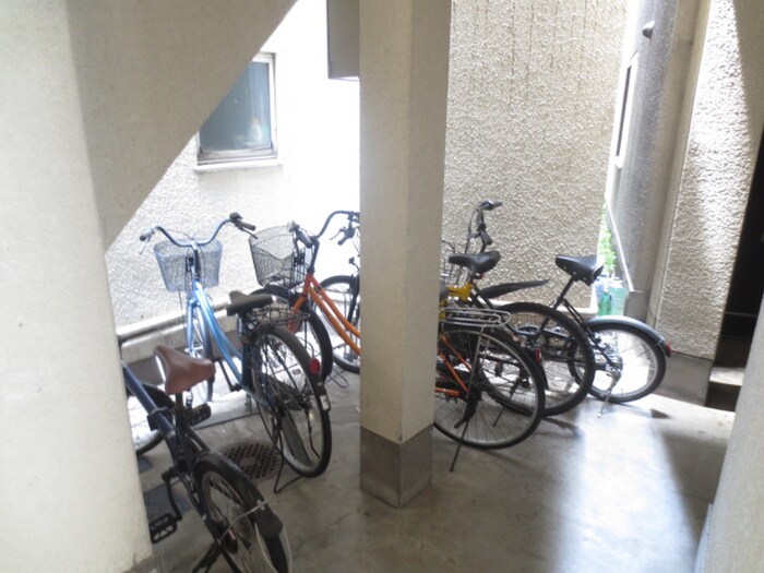 物件外観写真4　(駐輪場)