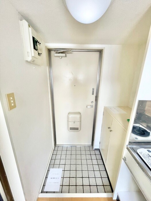 物件内観写真12　(玄関)