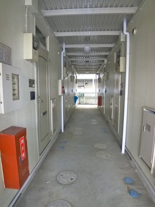 物件外観写真3　(エントランス部分)