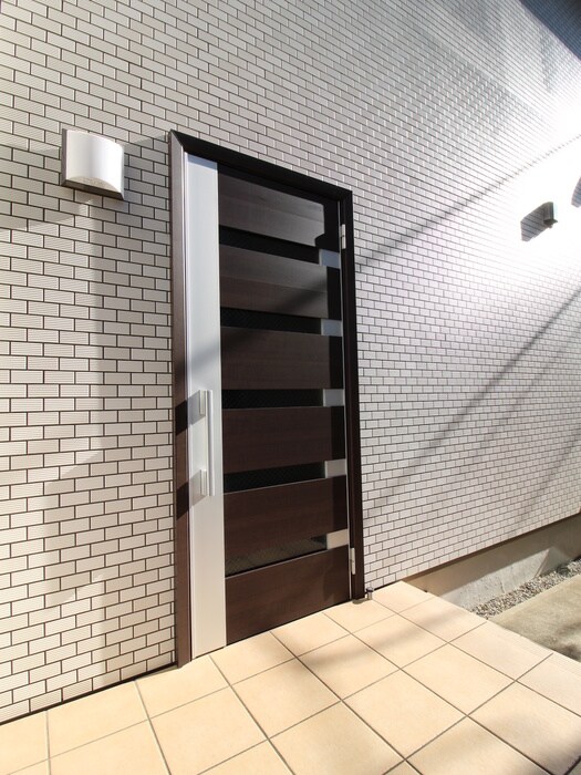 物件外観写真6　(エントランス部分)