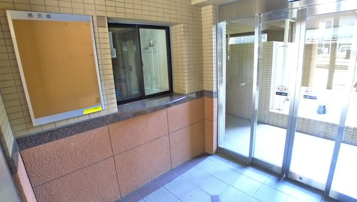 物件外観写真5　(エントランス部分)