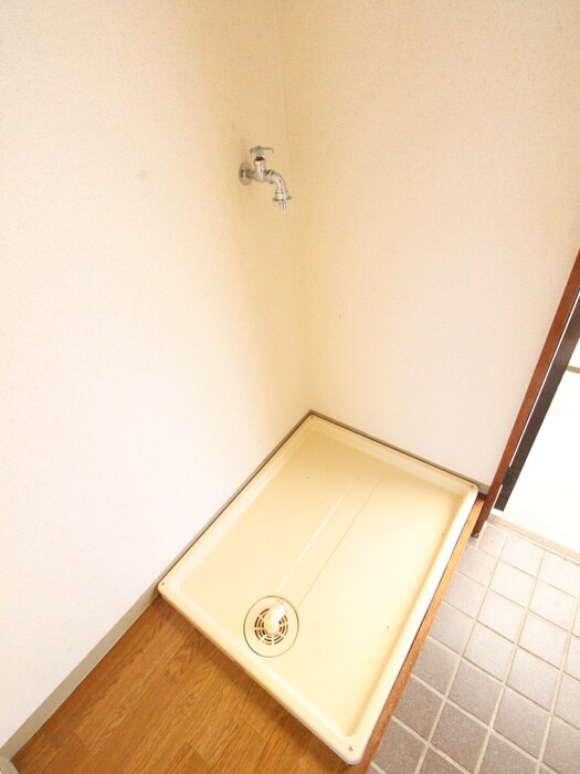 物件内観写真13　(洗濯機置場)