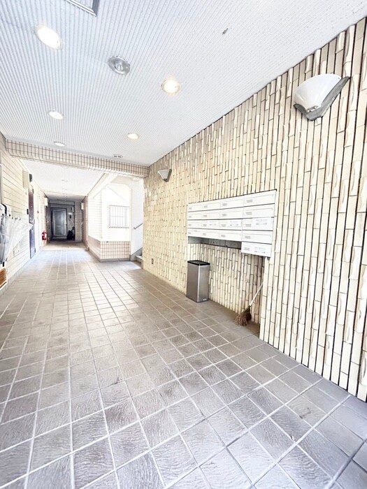 物件外観写真4　(エントランス部分)